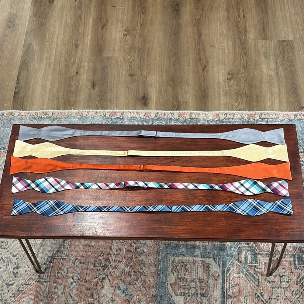 Gently Used Bow tie Set